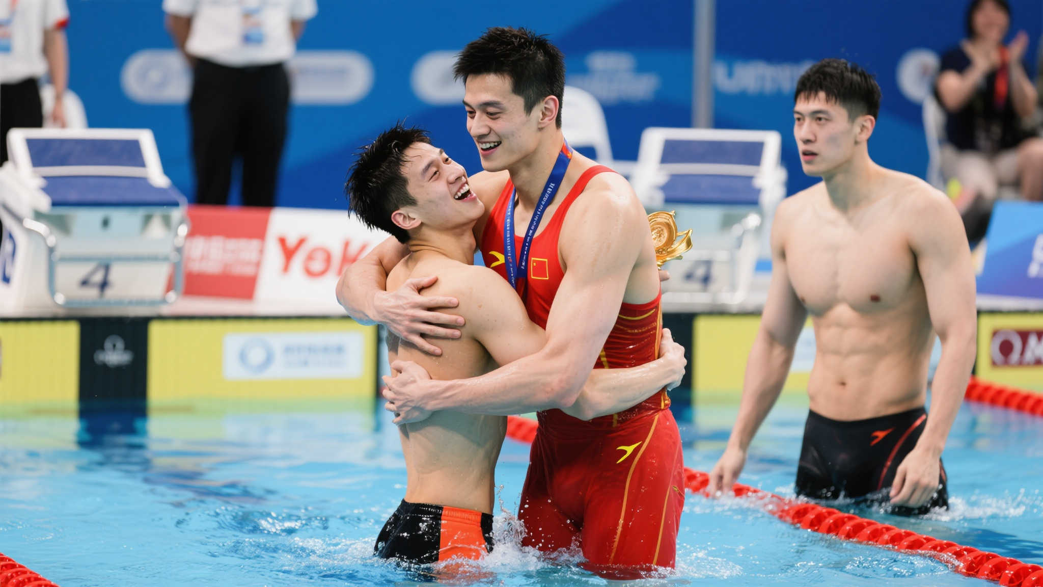 潘展乐200自夺冠激动拥抱孙杨,汪顺位列第四 潘展乐200自夺冠激动拥抱孙杨,汪顺位列第四